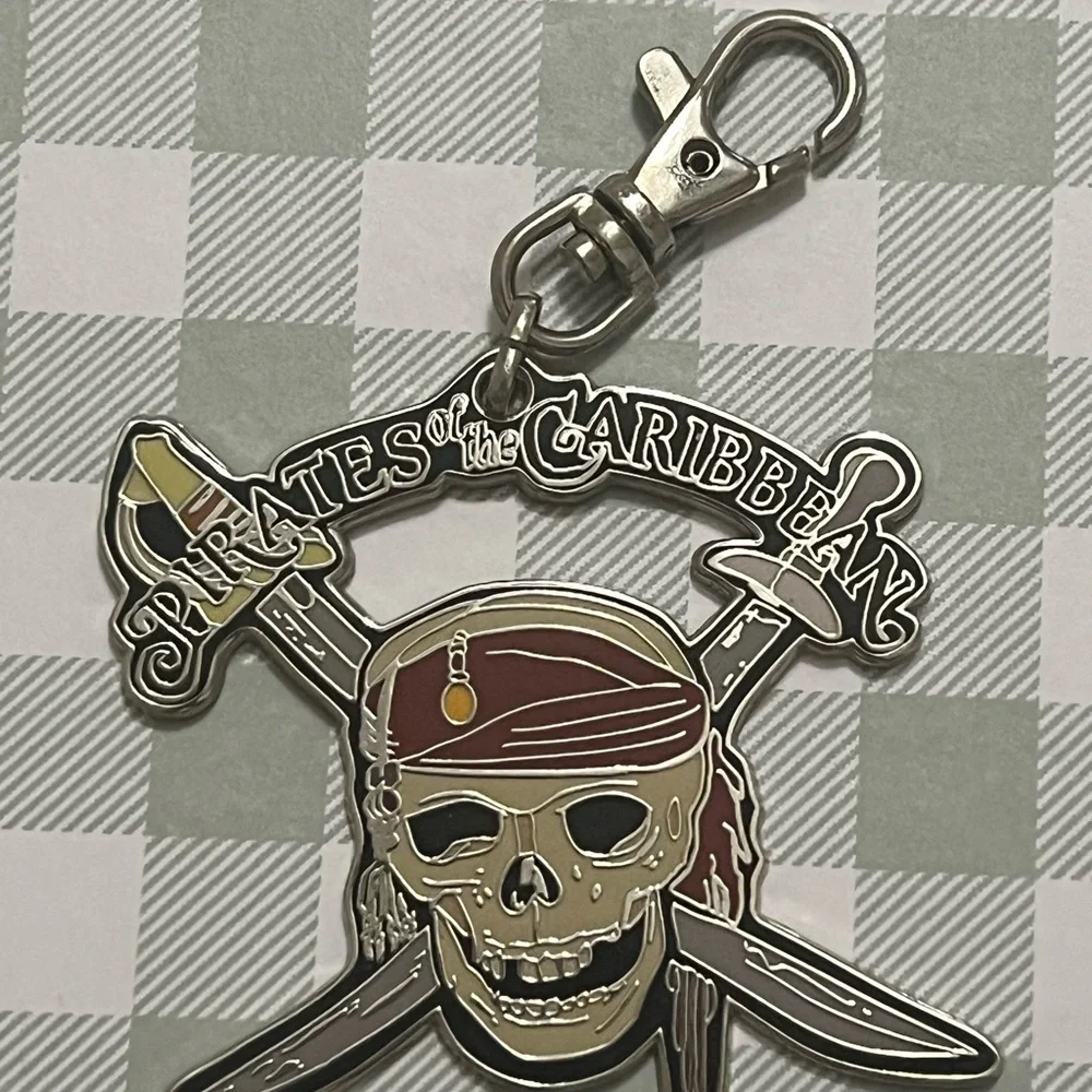 Disney Pirates of the Caribbean Skull Keychain